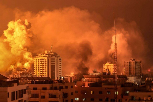غزة تحت النار.. شهداء وجرحى في غارات إسرائيلية عنيفة على القطاع