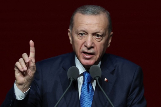 أردوغان: إسرائيل ترتكب مجزرة بغزة والانحيار الأعمى لطرف واحد يعمق الأزمة