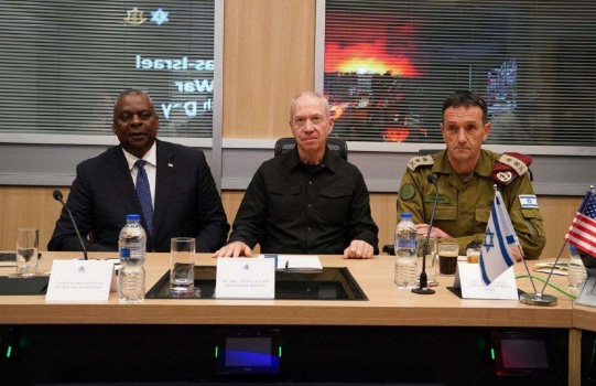 وزير الدفاع الأمريكي يصل إلى إسرائيل