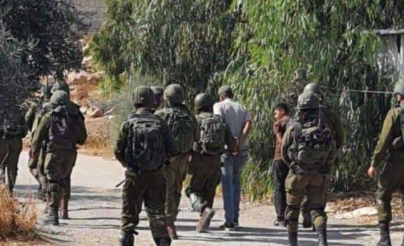 الاحتلال يشن حملة اعتقالات بالضفة طالت 80 فلسطينيا