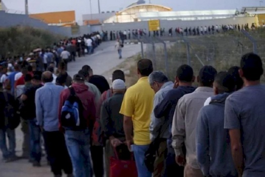الاحتلال يصادق على دخول 8 آلاف عامل من الضفة