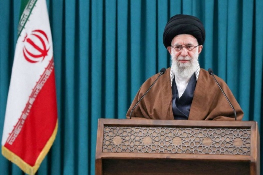 خامنئي يدعو الدول الإسلامية إلى وقف تصدير النفط والغذاء إلى إسرائيل