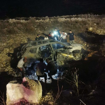 3 شهداء اطفال اثر استهداف سيارة مدنية بمسيرة اسرائيلية في لبنان