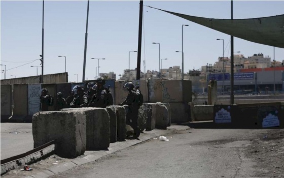 الاحتلال يطلق النار على فتاة قرب حاجز قلنديا