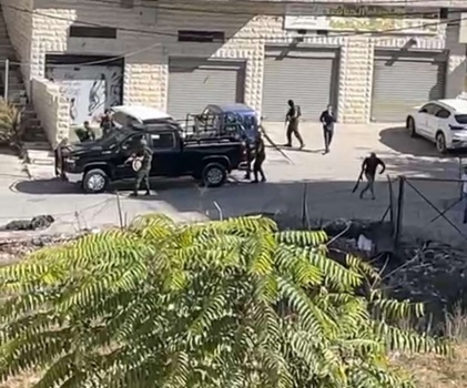 إصابة عنصر أمن بجراح حرجة برصاص خارجين عن القانون بمخيم الجلزون شمال رام الله