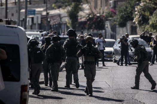 الأقصى شبة خالٍ من المصلين وقمع في شوارع القدس