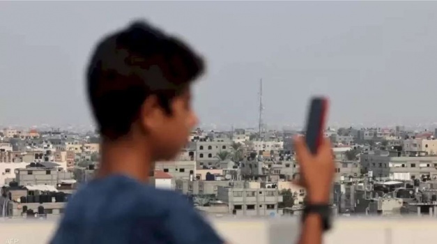 أزمة جديدة.. وزير الاتصالات: خدمات الاتصالات والإنترنت ستتوقف الخميس المقبل بغزة