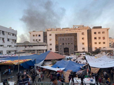 وجه بشع آخر للاحتلال.. إخلاء مستشفى الشفاء بعد حصاره لأيام واستشهاد عشرات المرضى والجرحى