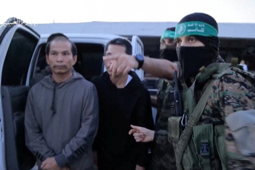 شقيقة أحد الأسرى التايلانديين: لم يتعرض للضرب و كانوا يعتنون به جيدا