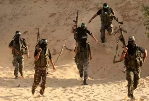 انسحبوا بسلام من المكان.. مصدر قيادي في القسام: مقاتلونا أجهزوا على قوتين خاصتين في مدينة غزة