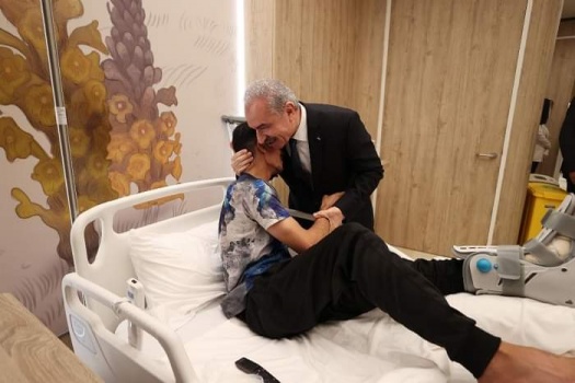 رئيس الوزراء يتفقد جرحى غزة في الدوحة