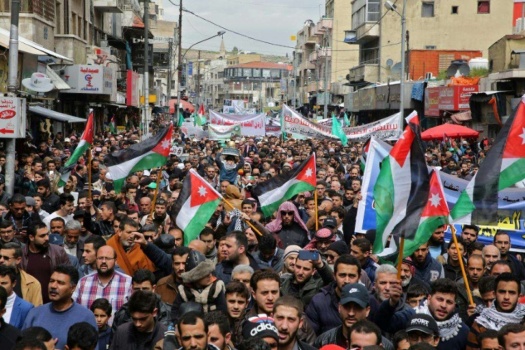 آلاف الأردنيين يشاركون في وقفات ومسيرات حاشدة رفضا لاستمرار العدوان على الشعب الفلسطيني