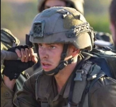 بعد ارتقاء عائلتها.. جندي إسرائيلي خطف رضيعة فلسطينية من داخل منزلها في غزة