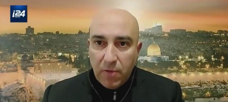 سامر السنجلاوي.. "كومبارس" يتباكى على مستوطني غلاف غزة في مسرحية "غرينبلات"