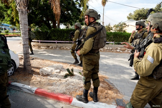 اعتقال 14 ضابطا وجنديا إسرائيليا بتهمة بيع تصاريح لعمال فلسطينيين