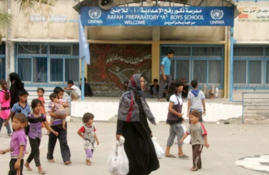 إسرائيل تطالب بالمزيد.. تعرّف إلى الدول التي علّقت تمويلها لوكالة “الأونروا” في غزة