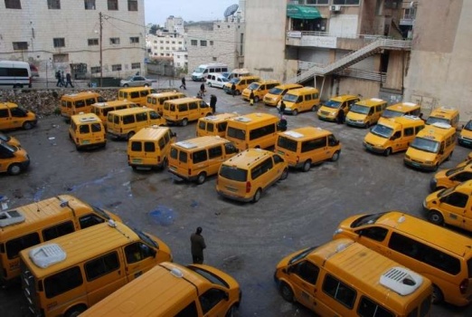 المواصلات: ارتفاع مؤقت على أجور المواصلات الخارجية البديلة بسبب حواجز الاحتلال