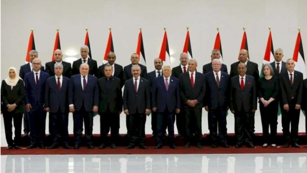 رسمياً.. اشتية: الحكومة الفلسطينية تضع استقالتها تحت تصرف الرئيس عباس
