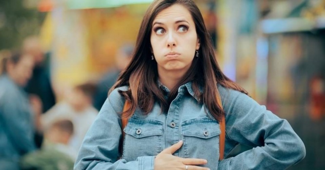 غياب الأصوات قد يُشير لوجود مشكلة في الجهاز الهضمي.. ما هي أسباب قرقرة البطن؟