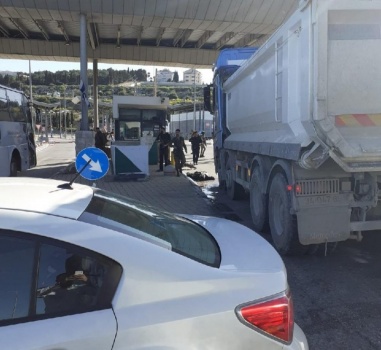 إصابة جنديين بعملية طعن غربي بيت لحم واستشهاد المنفذ