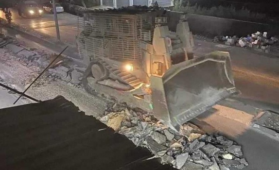 الاحتلال يجرف الشارع الغربي لمدينة طولكرم