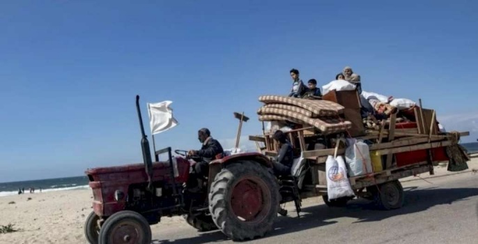 القناة 12 العبرية: خلافات المفاوضات تتعلق بملف عودة النازحين لشمال القطاع