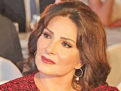 الفنانة الأردنية عبير عيسى : التحريض على المظاهرات الشعبية "تافه"