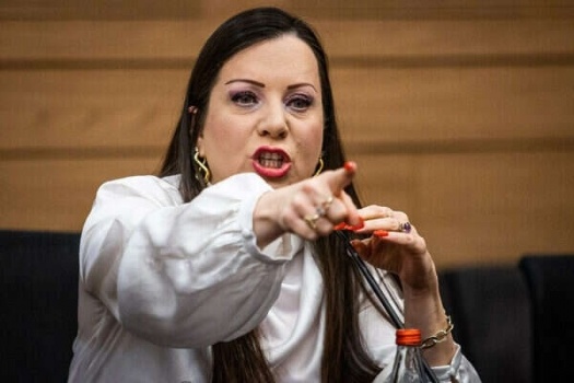 وسط التزامها الصمت.. عضو كنيست تحرج إسرائيل وتشيد بمهاجمة إيران