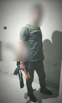 يُطلق النار مقابل المال.. القبض على "مأجور خطير" في الخليل