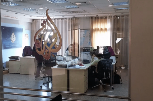 اذاعة جيش الاحتلال: قرار باغلاق ومنع عمل قناة الجزيرة في الضفة