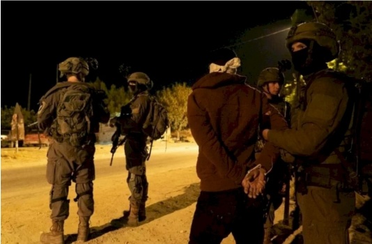 مواجهات مع الاحتلال واعتقالات بالضفة واشتباكات في نابلس