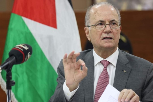 رئيس الوزراء:  نعمل بجد لكي نستطيع توفير أكبر قدر ممكن من الراتب
