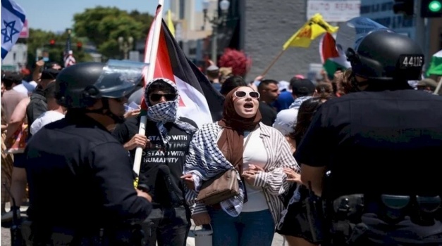 مواجهات عنيفة في لوس أنجلوس بين مؤيدين لفلسطين وإسرائيل