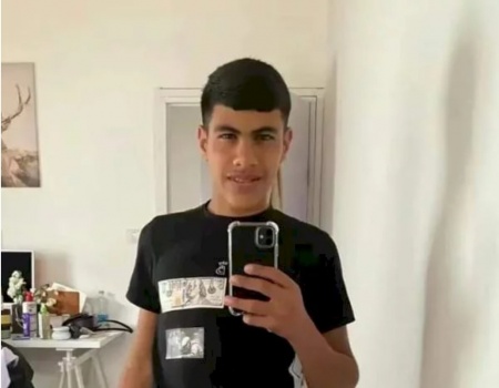 مقتل فتى طعنًا في رهط