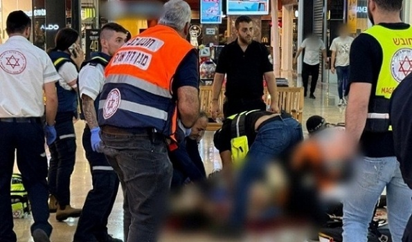 مقتل جندي وإصابة أخر بعملية طعن في كرميئيل.. واستشهاد المنفذ