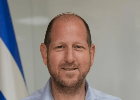 رئيس مجلس مستوطنة كيدوميم يدعو لقتل الفلسطينيين بدل اعتقالهم