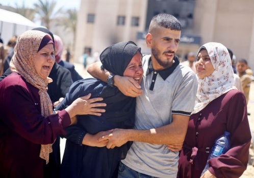 خان يونس.. 45 شهيدا ونزوح جماعي جراء قصف الاحتلال