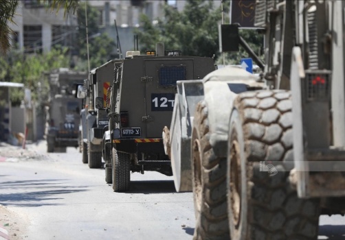 قوات الاحتلال تعتقل وتصيب عددا من الشبان خلال حصار منزل شرق طولكرم