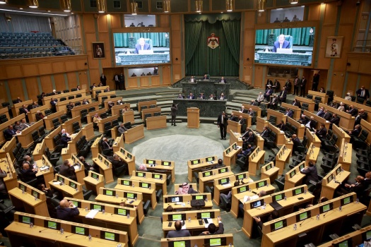 ملك الأردن يحل البرلمان