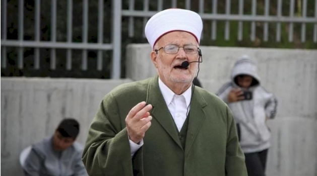 قرار إسرائيلي بالتحقيق مع الشيخ عكرمة صبري بعد نعيه لهنيه في الأقصى