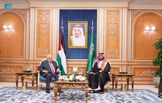 ولي العهد السعودي يجدد التأكيد على موقف المملكة في دعم الشعب الفلسطيني وحقوقه العادلة