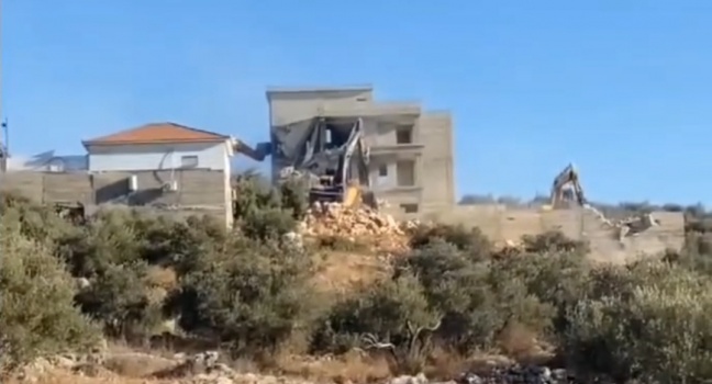 الاحتلال يهدم منزلين في بلدة الزاوية غرب سلفيت