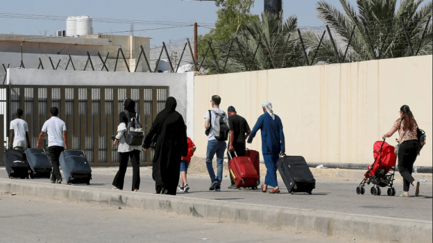 فتح جسر الملك حسين أمام حركة السفر الثلاثاء وإغلاقه أمام الشحن