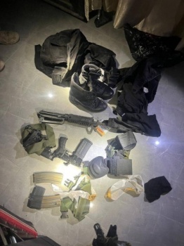 الاحتلال يدعي اعتقال 3 فلسطينيين من الخليل خططوا لهجوم
