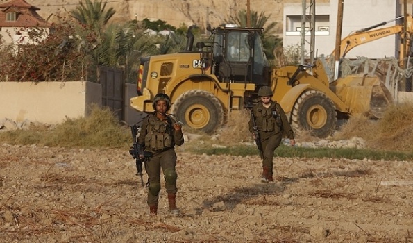 الاحتلال يهدم منشآت تجارية بالقدس و3 دفيئات زراعية بالضفة
