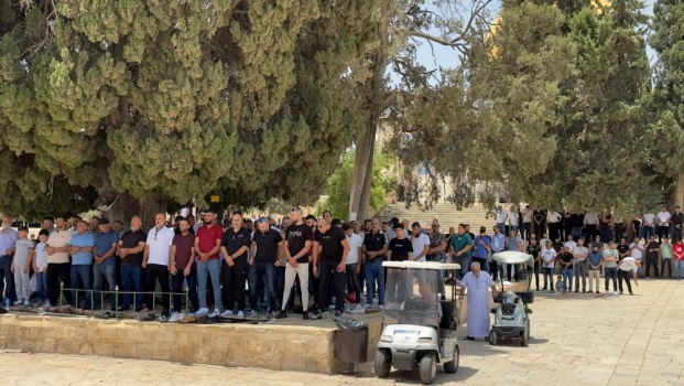 رغم تضييقات الاحتلال...40 ألفًا يؤدون صلاة الجمعة في المسجد الأقصى