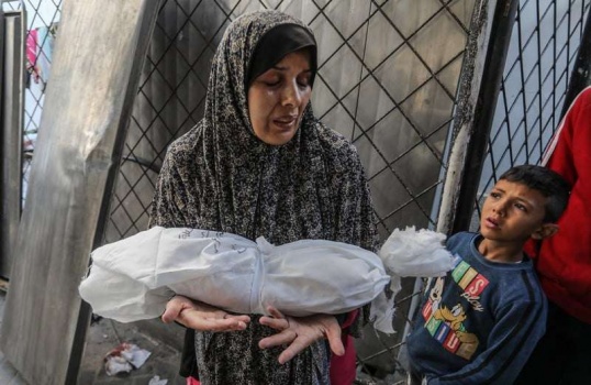إسرائيل ترتكب مجزرة في النصيرات وتعدم 11 طفلا بالمغازي