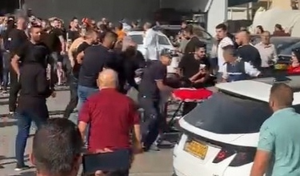 سقوط قذيفة وشظايا صاروخية في مجد الكروم: مقتل شاب و8 مصابين بينهم إصابات حرجة وخطيرة
