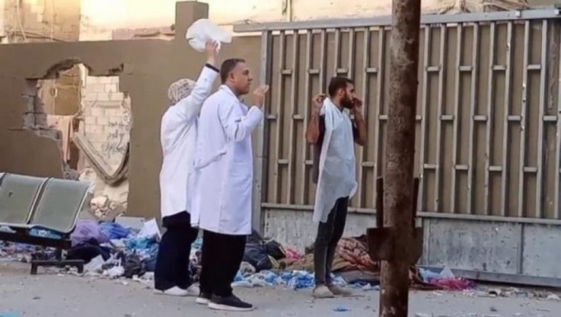 الاحتلال يعتقل الكادر الطبي وعدداً من المرضى في مستشفى كمال عدوان شمال قطاع غزة