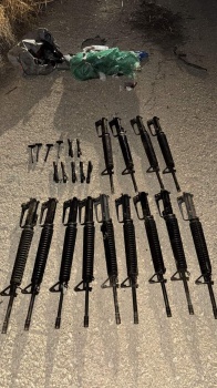 الجيش الإسرائيلي يعلن إحباط محاولة تهريب 13 بندقية M16 في منطقة الأغوار
